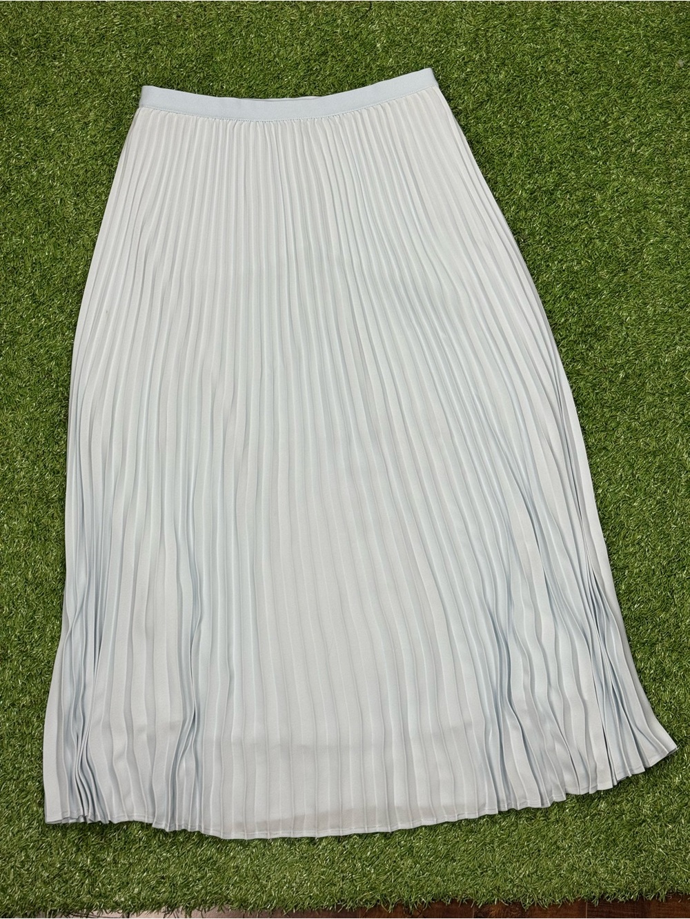 ARITIZIA BABATON Women's Jude High Waisted Light Blue Pleated Midi Skirt